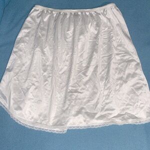 Vasserette girls’ size M 16” half slip